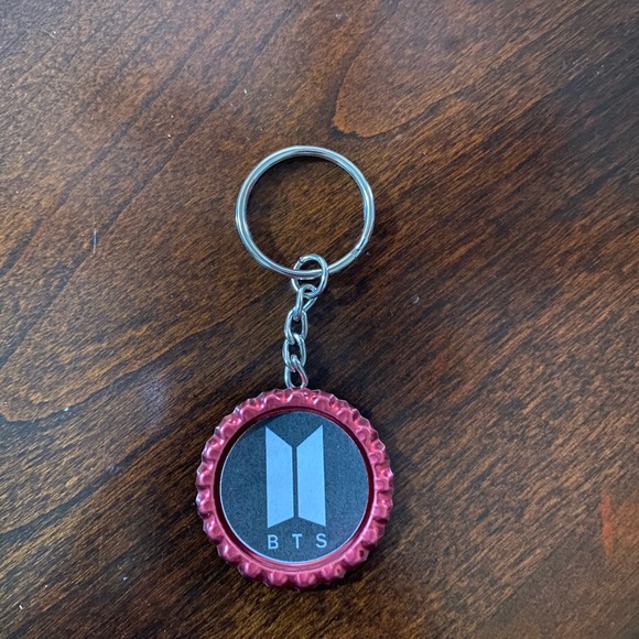 Bts Bottle Cap Keychain - Picture 1 of 1